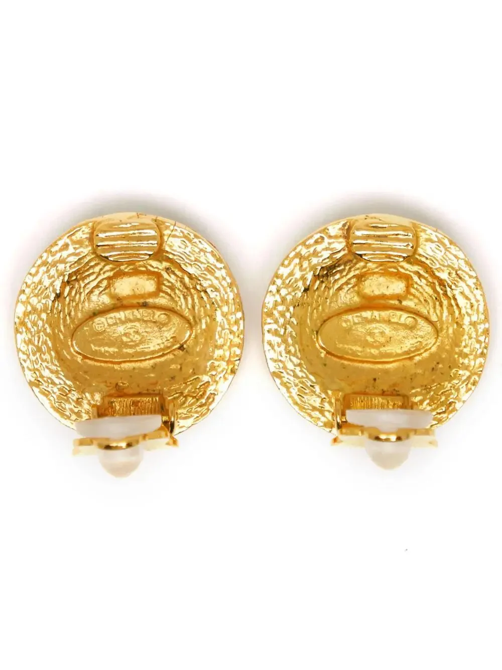 CHANEL elevate your